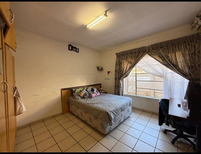 6 BEDROOM HOUSE FOR SALE IN LENNOXTON